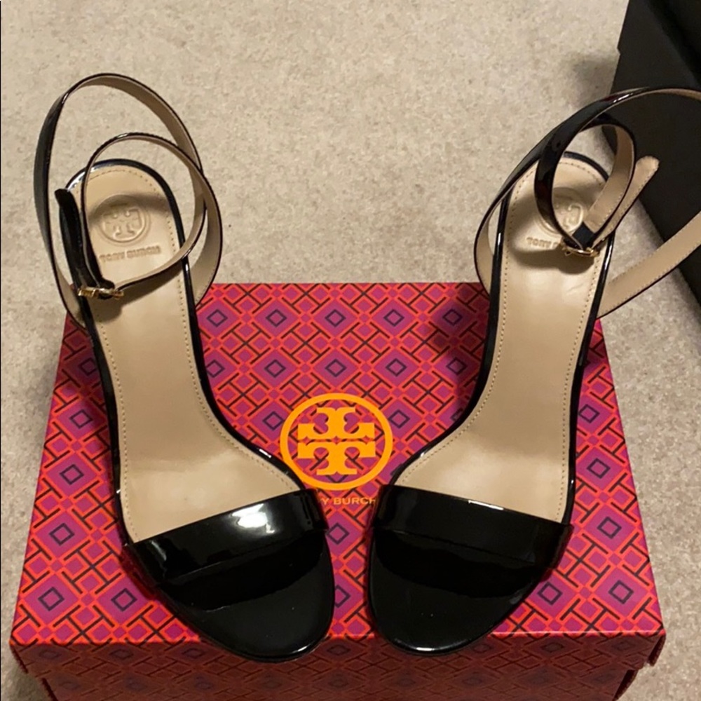 Tory Burch Elizabeth 2 Patent leather sandals.